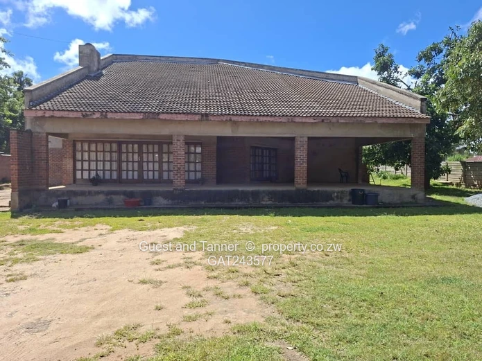 5-Bedroom House For Sale In Borrowdale West