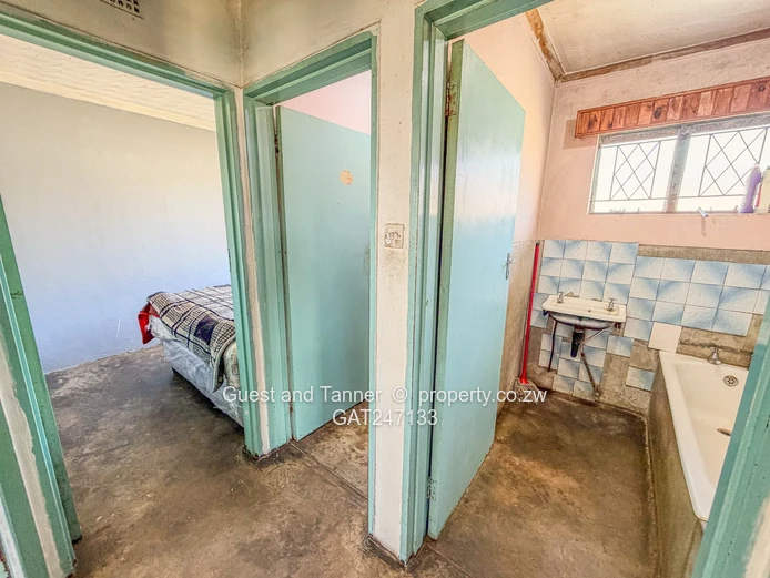 3 bedroom house for sale in Houghton Park
