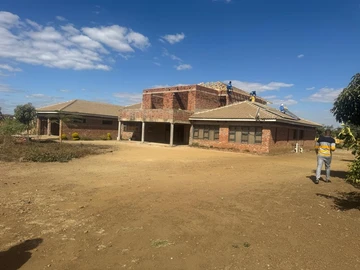 6 Bedroom House