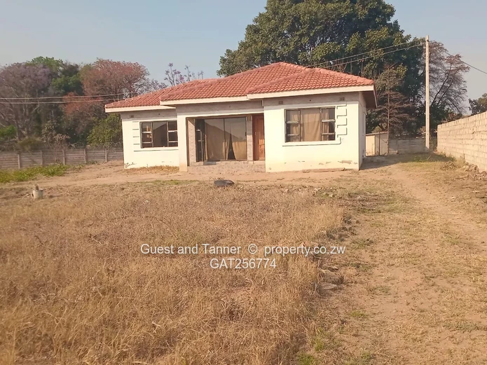 WATERFALLS – 3-BEDROOM COTTAGE ON 2,000m²