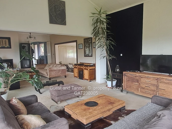 Luxury Glen Lorne House for Sale – 5 Bedrooms, Spa, Solar, Borehole & 7,000 sqm Stand