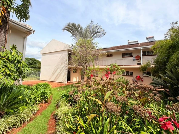 2 Bedroom Flat & Apartment