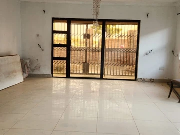 6 Bedroom House