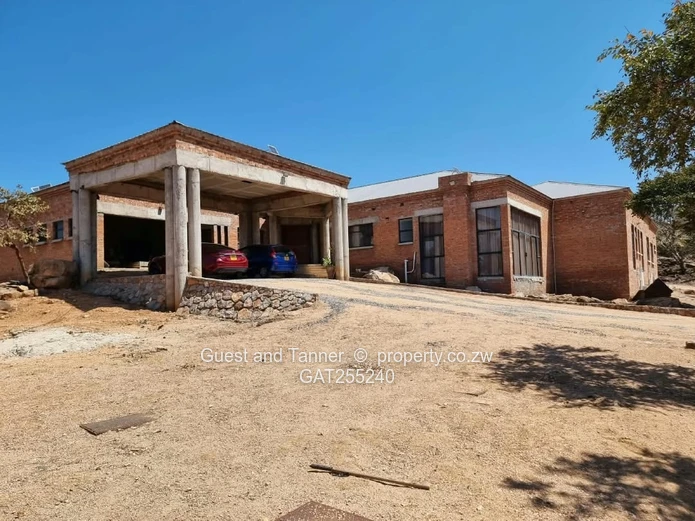 7-Bedroom House for Sale in Matsheumhlophe, Bulawayo with Title deed 