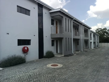 2 Bedroom Flat & Apartment