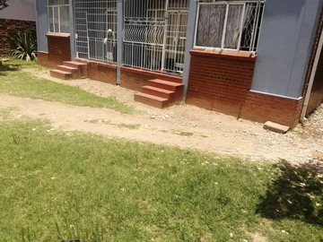 2 Bedroom Flat & Apartment