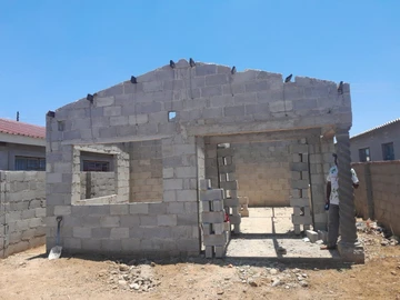 3-Bedroom Home on Spacious 1035 m² in Mahatshula, Bulawayo