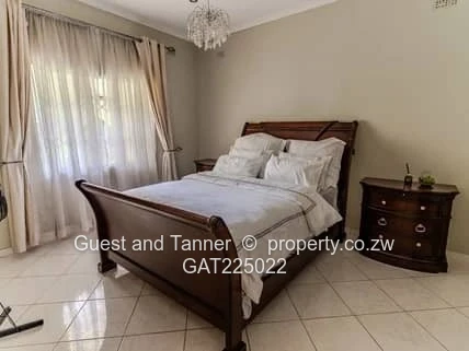 Luxurious 5-Bedroom Home in Alexandra Park