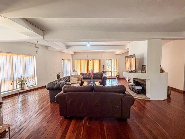 6 Bedroom House