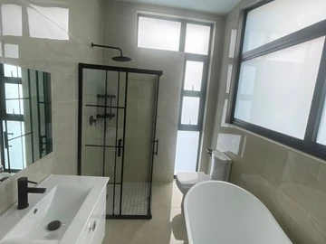 4 Bedroom Flat & Apartment