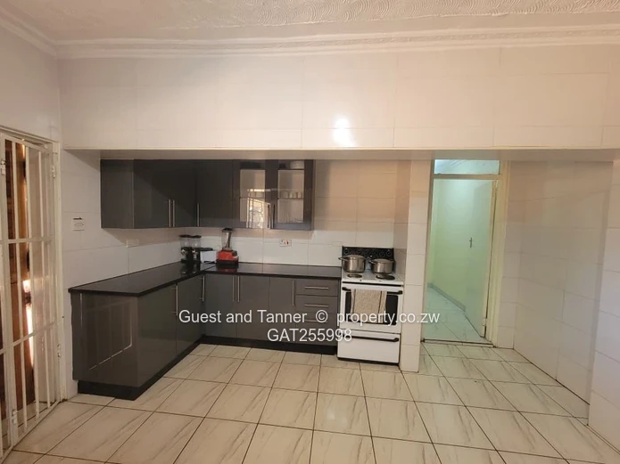 Spacious 8-Bedroom Property to Let in Belvedere West