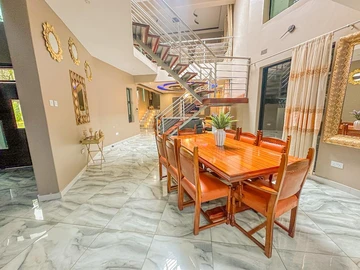 6 Bedroom House