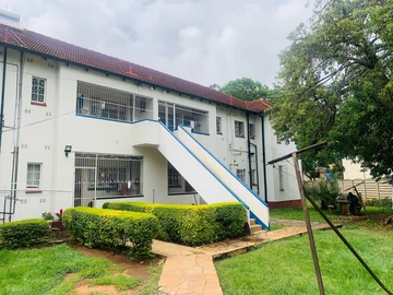 2 Bedroom Flat & Apartment