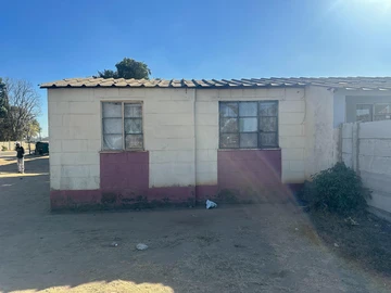 House for Sale in Glen Norah B an investment 