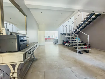 6 Bedroom House