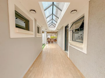 6 Bedroom House