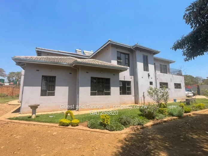 Spacious 5-Bedroom Home with 3-Bedroom Cottage - Gletwin Chishawasha