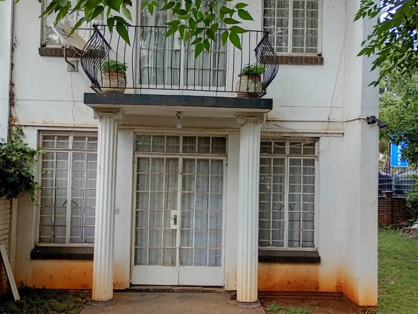 2 Bedroom Flat & Apartment