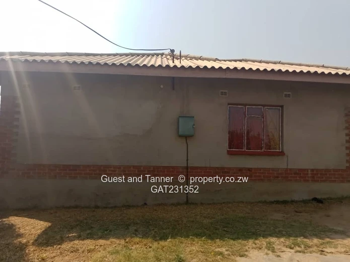 3-Bedroom House for Sale in Chitungwiza Unit L – Council Cession with Community Borehole Access