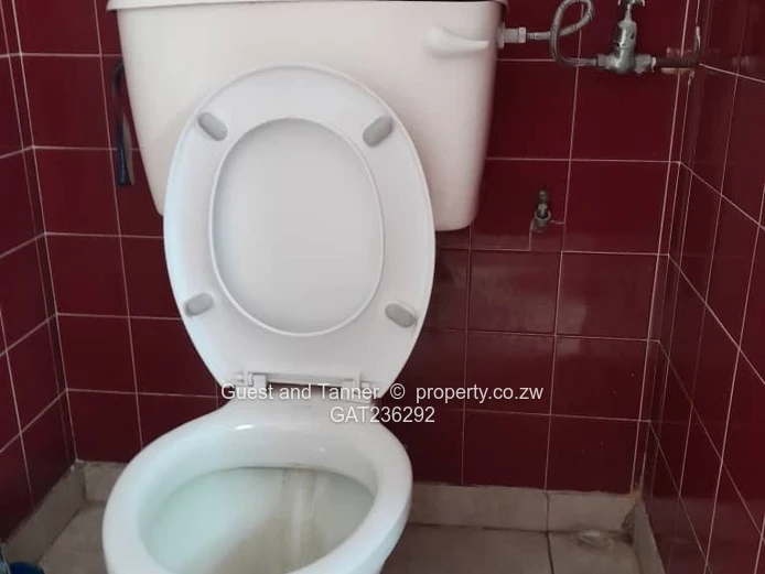 Ground Floor 3-BR Flat for Sale at Chelmscote, Bainnes Ave – Borehole, Garden & Share Certificate