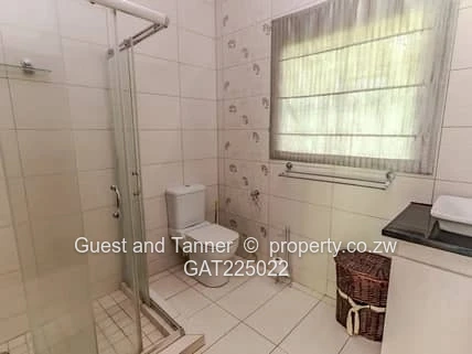 Luxurious 5-Bedroom Home in Alexandra Park