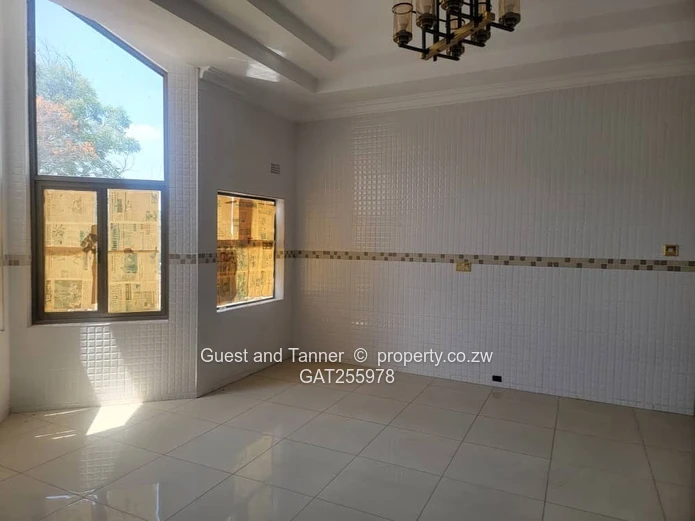 Glen Lorne | Spacious 6-Bedroom Family Home (Sole Mandate)
