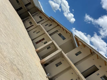 2 Bedroom Flat & Apartment