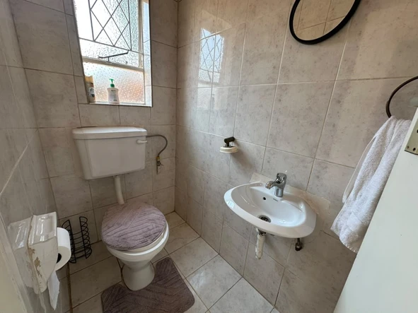 2 Bedroom Flat & Apartment