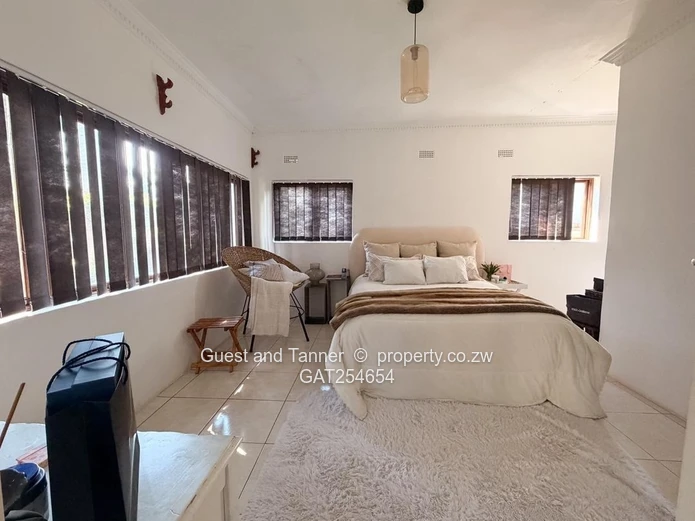 6-Bedroom Home in Borrowdale Brooke For sale 