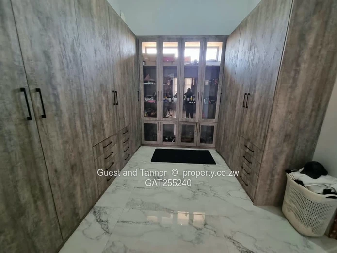 7-Bedroom House for Sale in Matsheumhlophe, Bulawayo with Title deed 