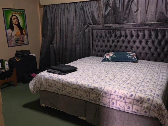 2 Bedroom Flat & Apartment