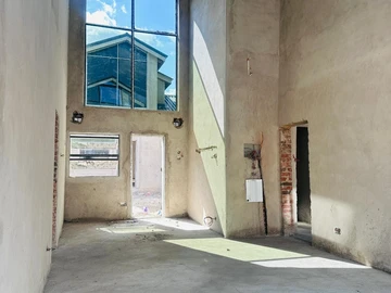 2 Bedroom Flat & Apartment
