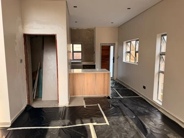 2 Bedroom Flat & Apartment