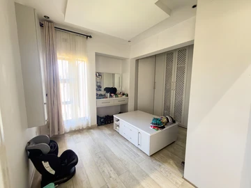 6 Bedroom House