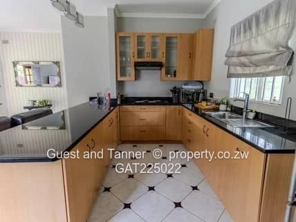 Luxurious 5-Bedroom Home in Alexandra Park