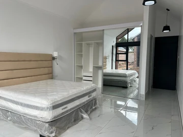 3 Bedroom Flat & Apartment