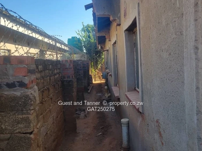 A neat 7-roomed, 4-bedroom house sitting on 200m², ideal for a family or as an investment property.