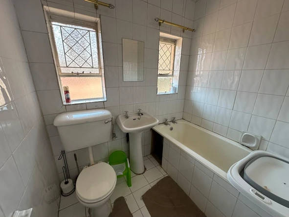 2 Bedroom Flat & Apartment
