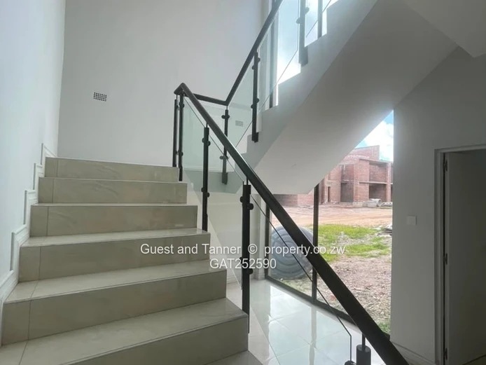 Monavale Modern Luxury Duplex | Close to the CBD