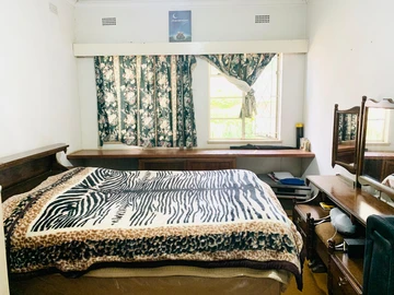 6 Bedroom House