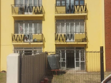 2 Bedroom Flat & Apartment