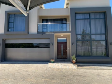 4 Bedroom duplex flat in Highlands, Harare North 