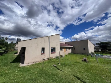 6 Bedroom House