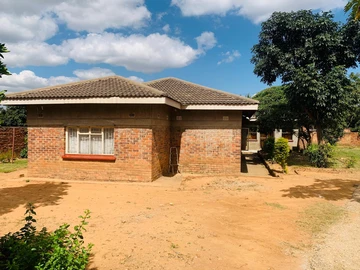 4-Bedroom Family Home with Cottage for Sale in Riverside, Chinhoyi