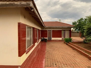 3 bedroom House for Sale in Mahatshula, Bulawayo North