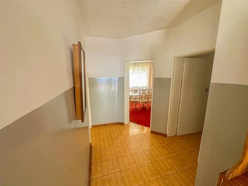 6 Bedroom House