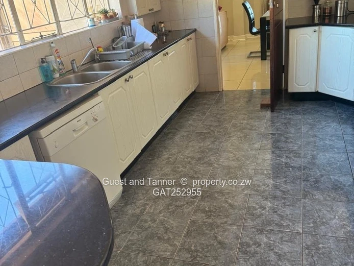 Luxury 4-Bedroom Family Home on 3,966m² – Highlands