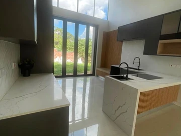 4 Bedroom Flat & Apartment