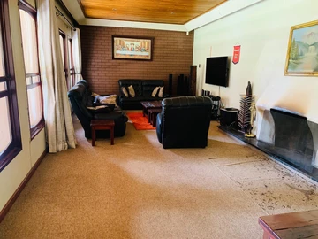 6 Bedroom House