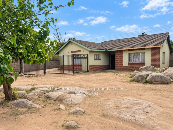 Chitungwiza Unit F, Seke – 4 Bedroom House for Sale